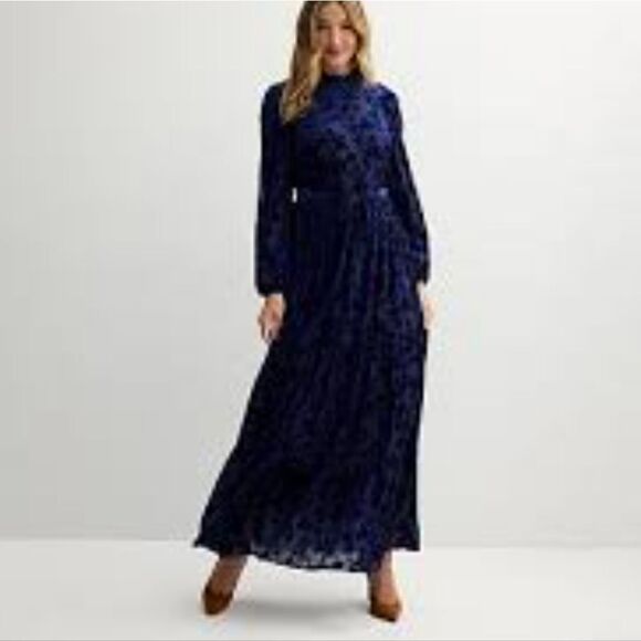 Elegant Navy Blue Velvet Dress - Picture 3 of 4